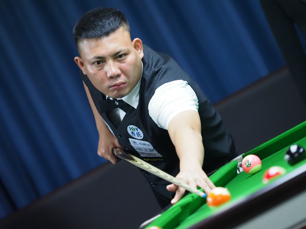 足球裁判作 足球裁判作